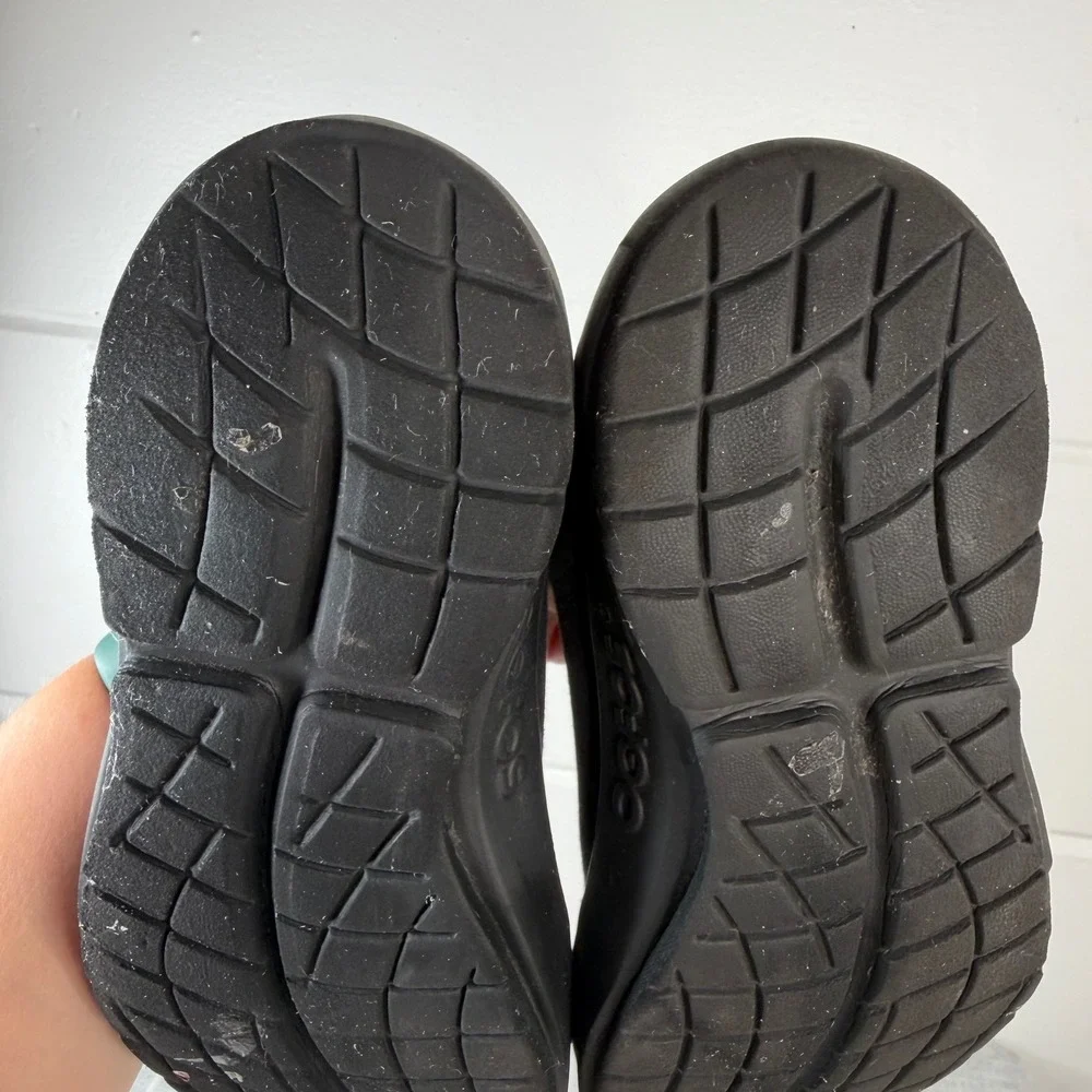 OOFOS OOmg eeZee Low Recovery Shoe Black Slip Ons Womens 8.5